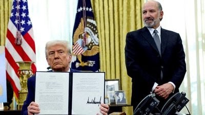 FILE PHOTO: U.S. President Donald Trump holds an executive order about tariffs increase, flanked by U.S. Commerce Secretary Howard Lutnick, in the Oval Office of the White House in Washington, D.C., U.S. (REUTERS file)