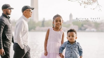 Former US President Barack Obama unintentionally photobombed a family's cherry blossom photos at Washington DC's Tidal Basin. (Instagram/brianainellphotography) Former US President Barack Obama unintentionally photobombed a family's cherry blossom photos at Washington DC's Tidal Basin. (Instagram/brianainellphotography)