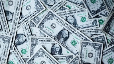 Chicago School District Agrees to Minimum 16% Teacher Pay Raise (Unsplash ) Chicago School District Agrees to Minimum 16% Teacher Pay Raise (Unsplash )