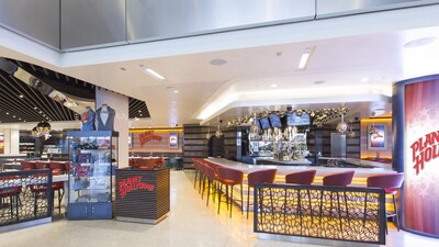 LAX Airport server claimed that he had eliminated the gratuity tip after serving the couple. (Planet Hollywood) LAX Airport server claimed that he had eliminated the gratuity tip after serving the couple. (Planet Hollywood)