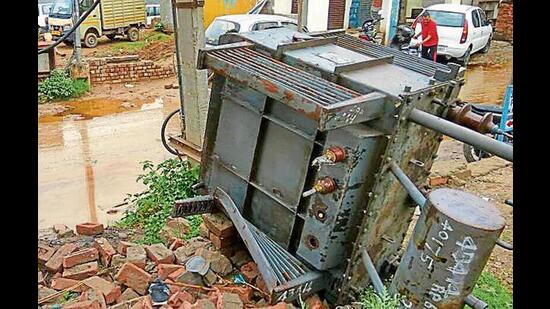 Farmers in Rampur expressed frustration as the stolen transformer supplied electricity to tubewells, crucial for crop irrigation ahead of the harvest season. (HT Photo)
