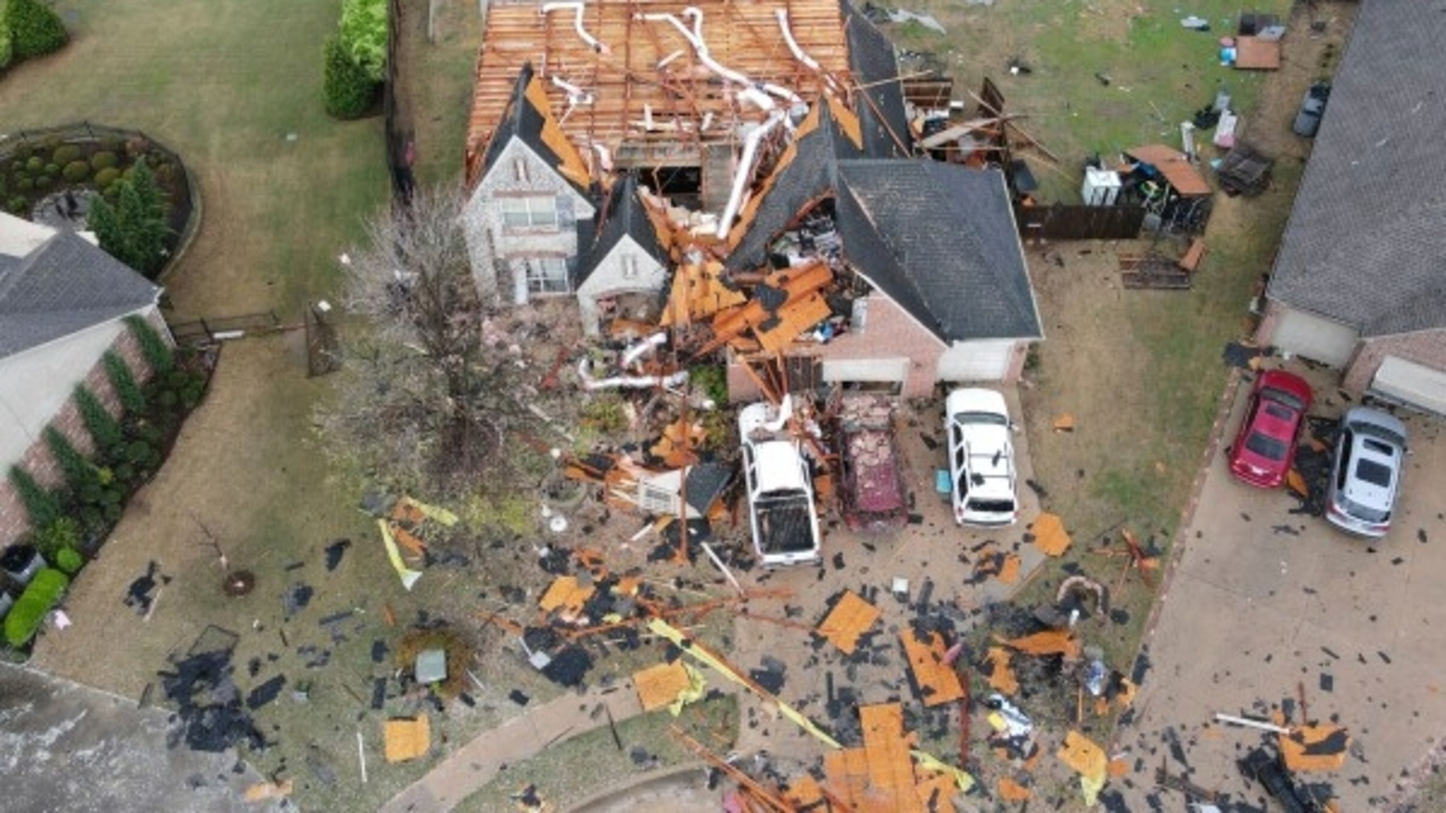 Deadly tornadoes, floods wreak havoc in central and southern US as 3 ...