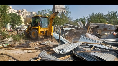 A demolition drive carried out by the Haryana Shahari Vikas Pradhikaran (HSVP) on a three acre plot in Sector 57 in Gurugram. (HT PHOTO)