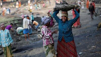 FILE PHOTO: Village women work at a dry pond under MGNREGS (REUTERS) FILE PHOTO: Village women work at a dry pond under MGNREGS (REUTERS)