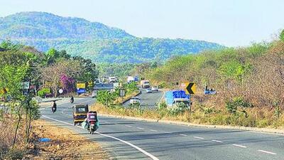 Gadkari said that work in 30.68km out of the total 39.24km is over. (HT file photo) Gadkari said that work in 30.68km out of the total 39.24km is over. (HT file photo)