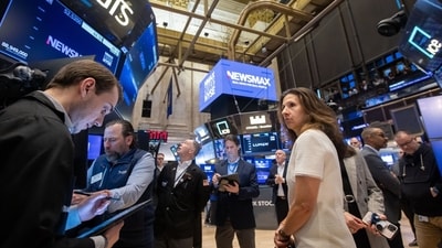 Lynn Martin, president of the New York Stock Exchange Group, center right, on the floor of the New York Stock Exchange (NYSE) in New York, US, on Thursday, April 3, 2025. Repercussions from Donald Trump's tariff war spread across global markets Thursday, knocking down stocks and spurring a flight into fixed-income havens. (Bloomberg) Lynn Martin, president of the New York Stock Exchange Group, center right, on the floor of the New York Stock Exchange (NYSE) in New York, US, on Thursday, April 3, 2025. Repercussions from Donald Trump's tariff war spread across global markets Thursday, knocking down stocks and spurring a flight into fixed-income havens. (Bloomberg)