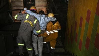 On Tuesday, four people, including two women, jumped from the third and fourth floors of an eight-storey building in Noida’s Sector 18 to escape a fire caused by an air conditioner compressor blast. (Sunil Ghosh/HT Photo) On Tuesday, four people, including two women, jumped from the third and fourth floors of an eight-storey building in Noida’s Sector 18 to escape a fire caused by an air conditioner compressor blast. (Sunil Ghosh/HT Photo)
