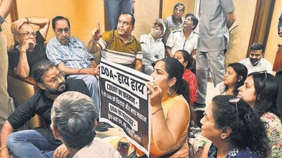 Protest by homebuyers. (HT Photo) Protest by homebuyers. (HT Photo)