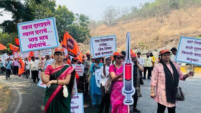 The rally commenced from Bhumiraj Tower in sector 30 under scorching heat, with many senior citizens and women among participants. (Bachchan Kumar/ HT PHOTO)