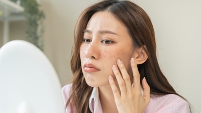 Applying makeup every day could damage your skin, but you can repair it as well. (Shutterstock) Applying makeup every day could damage your skin, but you can repair it as well. (Shutterstock)