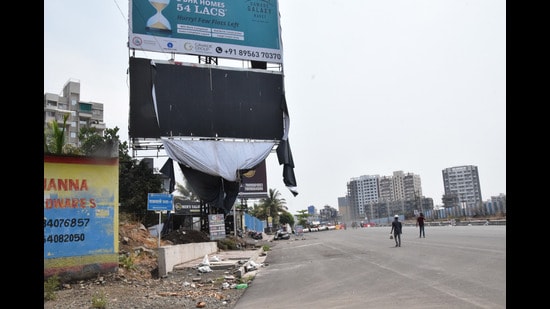 Last year, the PMRDA had surveyed and found 1,000 illegal hoardings put up without proper permission and by December 2024, 24 of them had been demolished. (REPRESENTATIVE PHOTO)