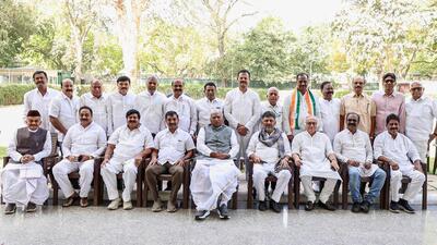 Congress president Mallikarjun Kharge in a group picture with District Congress committee presidents from various districts of Karnataka, in New Delhi on March 28. (ANI) Congress president Mallikarjun Kharge in a group picture with District Congress committee presidents from various districts of Karnataka, in New Delhi on March 28. (ANI)