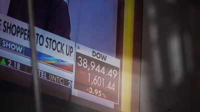A screen displaying Dow information at the Nasdaq MarketSite in New York, US, on Friday, April 4, 2025. (Bloomberg) A screen displaying Dow information at the Nasdaq MarketSite in New York, US, on Friday, April 4, 2025. (Bloomberg)