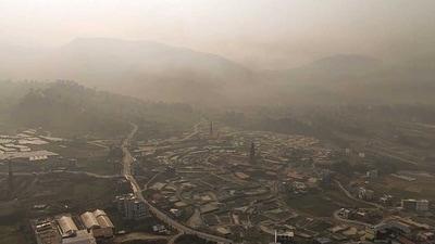 Nepal’s toxic air crisis: Should you cancel your trip? (Image by AJAYA HAKUJU AND SUMAN NEPALI) Nepal’s toxic air crisis: Should you cancel your trip? (Image by AJAYA HAKUJU AND SUMAN NEPALI)