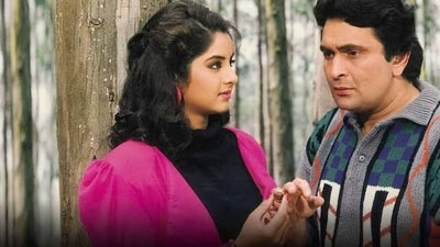When they acted in Deewana (1992), Rishi Kapoor was 40, and Divya Bharti was only 18. Despite their 22-year age difference, the two managed to make it work, and the film remains one of the highlights in both their filmographies.  