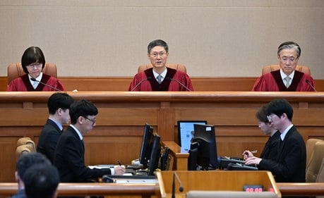 Moon Hyung-bae (C), acting chief justice of South Korea's Constitutional Court, speaks during the final ruling of South Korean president Yoon Suk Yeol's impeachment at the Constitutional Court in Seoul on April 4, 2025. (AFP) Moon Hyung-bae (C), acting chief justice of South Korea's Constitutional Court, speaks during the final ruling of South Korean president Yoon Suk Yeol's impeachment at the Constitutional Court in Seoul on April 4, 2025. (AFP)