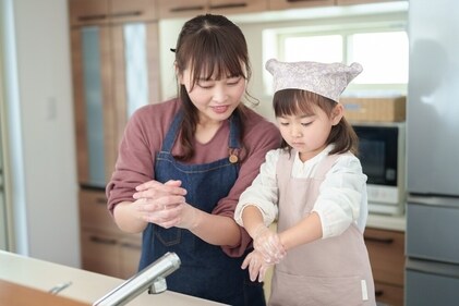 Teach your kids the right way to wash hands. (Shutterstock)
