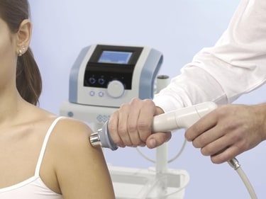 The Extracorporeal Shock Wave Therapy (ESWT) works by mechanically stimulating the tissue, which prompts stem cells to kick-start repair work. (Jahelka) The Extracorporeal Shock Wave Therapy (ESWT) works by mechanically stimulating the tissue, which prompts stem cells to kick-start repair work. (Jahelka)