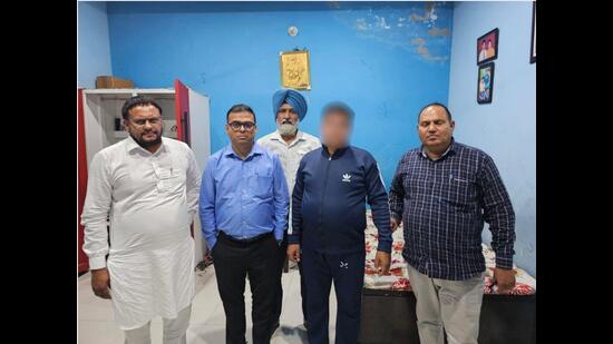 The accused after being caught red-handed in Kaithal on Thursday. (HT Photo)