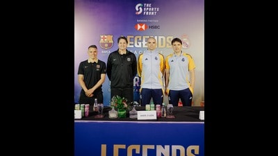 (From left) Former Barcelona stalwarts Javier Saviola and Edmilson with ex-Real Madrid greats Pepe and Fernando Morientes at a media conference in Mumbai on Saturday, ahead of a legends match in Navi Mumbai to recall their El Clasico rivalry. (HT Photo)