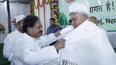 Bihar Chief Minister Nitish Kumar being honored by JDU leader Ghulam Gaus during an Iftar party on the holy month of the Ramadan at the residence of JDU leader Ghulam Gaus in Patna, Bihar, India, Tuesday,25, 2025. (HT FILE)