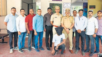 Kalyan,india- April 5 2025 : Khadakpada Police arrested the accused several days after the murder of an elderly woman on March 20 in Ambivli, committed for her gold ornaments. Pic.On Saturday. in India on 5 2025 (Photo by Pramod Tambe). Kalyan,india- April 5 2025 : Khadakpada Police arrested the accused several days after the murder of an elderly woman on March 20 in Ambivli, committed for her gold ornaments. Pic.On Saturday. in India on 5 2025 (Photo by Pramod Tambe).