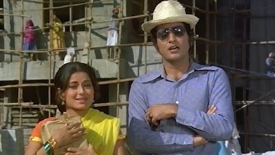 Moushumi Chatterjee and Manoj Kumar in Roti Kapada Aur Makaan Moushumi Chatterjee and Manoj Kumar in Roti Kapada Aur Makaan
