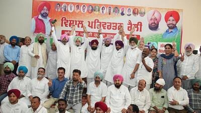 PPCC chief Amarinder Singh Raja Warring , LoP Partap Singh Bajwa and other Congress leaders at Sultanpur Lodhi rally. (HT Photo) PPCC chief Amarinder Singh Raja Warring , LoP Partap Singh Bajwa and other Congress leaders at Sultanpur Lodhi rally. (HT Photo)