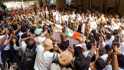 The last rites started at about 11:30 am and Kumar’s two sons -- Vishal and Kunal -- lit the funeral pyre of the actor-filmmaker who died on Friday due to age-related issues at Kokilaben Dhirubhai Ambani hospital. He was 87. (PTI) The last rites started at about 11:30 am and Kumar’s two sons -- Vishal and Kunal -- lit the funeral pyre of the actor-filmmaker who died on Friday due to age-related issues at Kokilaben Dhirubhai Ambani hospital. He was 87. (PTI)