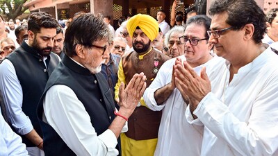 After the funeral, Bachchan, accompanied by his son Abhishek offered their condolences to Kumar's family. (PTI) After the funeral, Bachchan, accompanied by his son Abhishek offered their condolences to Kumar's family. (PTI)