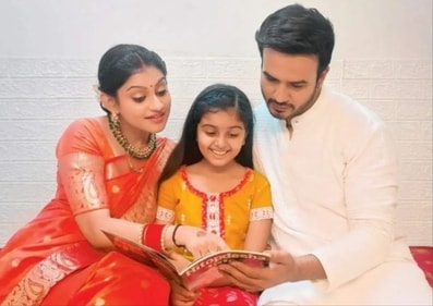 Asmi Deo, who appeared in the TV show Jagriti, has been promoted to Class 4 after scoring 92% Asmi Deo, who appeared in the TV show Jagriti, has been promoted to Class 4 after scoring 92%