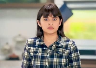 Aurra Bhatnagar played the role of Choti Anu in Anupamaa Aurra Bhatnagar played the role of Choti Anu in Anupamaa