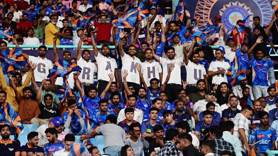 Fans at the Bharat Ratna Shri Atal Bihari Vajpayee Ekana Cricket Stadium in Lucknow(DeepakGupta/HT)