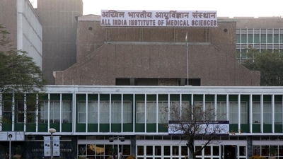 Responding to a query under the Right to Information (RTI) Act, the administrative officer of the faculty cell of the AIIMS-Delhi said 430 faculty seats were vacant at the institute against a sanctioned strength of 1,235. (File Photo by HT)