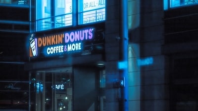 A Chicago resident complained about being treated like 'animals' in a Dunkin Donuts store (Unsplash) A Chicago resident complained about being treated like 'animals' in a Dunkin Donuts store (Unsplash)