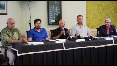 From left: Col AS Dhillon (retd), GM, Panchkula Golf Club, Vishal Dhall, MD, Aeroplaza, V S Kundu, chairman, organisation committee, Swadhin Patel, chief referee, and Digraj Singh, tournament director, briefing the media about Panchkula Golf League on Sunday. (HT) From left: Col AS Dhillon (retd), GM, Panchkula Golf Club, Vishal Dhall, MD, Aeroplaza, V S Kundu, chairman, organisation committee, Swadhin Patel, chief referee, and Digraj Singh, tournament director, briefing the media about Panchkula Golf League on Sunday. (HT)