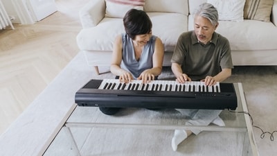 Thousands of couple apply of US Green Cards every year (Unsplash) Thousands of couple apply of US Green Cards every year (Unsplash)