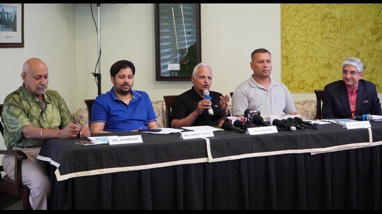 From left: Col AS Dhillon (retd), GM, Panchkula Golf Club, Vishal Dhall, MD, Aeroplaza, V S Kundu, chairman, organisation committee, Swadhin Patel, chief referee, and Digraj Singh, tournament director, briefing the media about Panchkula Golf League on Sunday. (HT)