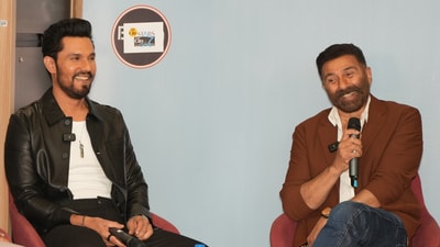 Randeep Hooda and Sunny Deol at the HT City office ((Photo: Anurag Mehra/HT)) Randeep Hooda and Sunny Deol at the HT City office ((Photo: Anurag Mehra/HT))