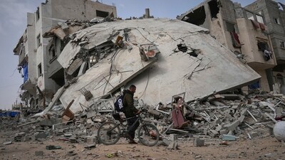 Israeli strikes hit a tent and a house in the southern city of Khan Younis, killing five men, five women and five children. (AP) Israeli strikes hit a tent and a house in the southern city of Khan Younis, killing five men, five women and five children. (AP)