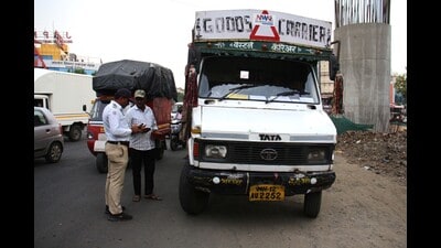 As per the information shared by the Pune Motor Vehicle Court, violations such as drunken driving, speeding, and driving against the traffic direction result in legal action against motorists. (HT) As per the information shared by the Pune Motor Vehicle Court, violations such as drunken driving, speeding, and driving against the traffic direction result in legal action against motorists. (HT)