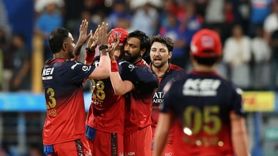 RCB's senior pacers Bhuvneshwar Kumar and Josh Hazlewood then kept a check on MI's scoring in the powerplay after which spinners Suyash Sharma and Krunal took over.  (REUTERS)