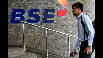 Monday’s market mayhem reinforces the importance of two essential behaviour among retail investors : long-term thinking and balanced asset allocation (AFP)