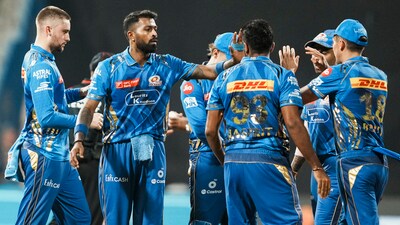 Hardik put a break on RCB's charge by dismissing Kohli and the dangerous Liam Livingstone in the 15th over. (PTI) Hardik put a break on RCB's charge by dismissing Kohli and the dangerous Liam Livingstone in the 15th over. (PTI)