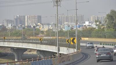 The Hindon elevated road has four lanes and connects Raj Nagar Extension (RNE) to UP-Gate (UP’s border with East Delhi). It has a ramp down at Kanawani, Indirapuram for vehicles to descend from RNE, while on the opposite side at Vasundhara, it has a ramp up allowing vehicles from Vasundhara to move towards RNE. (Sakib Ali/HT Photo) The Hindon elevated road has four lanes and connects Raj Nagar Extension (RNE) to UP-Gate (UP’s border with East Delhi). It has a ramp down at Kanawani, Indirapuram for vehicles to descend from RNE, while on the opposite side at Vasundhara, it has a ramp up allowing vehicles from Vasundhara to move towards RNE. (Sakib Ali/HT Photo)