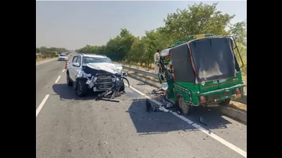 Thirteen people were injured when a car collided with an auto-rickshaw coming from the opposite direction near the Dhandur flyover on the outskirts of Hisar city on Monday. (HT)
