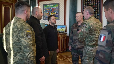Ukrainian President Volodymyr Zelensky (3-L), Minister of Defence of Ukraine Rustem Umierov (2-L), meet with French Chief of the Defence Staff General Thierry Burkhard (3-R) and British Chief of the Defence Staff Admiral Tony Radakin (2-R) in Kyiv, amid the Russian invasion of Ukraine. (AFP/ Ukraine Presidential Press) Ukrainian President Volodymyr Zelensky (3-L), Minister of Defence of Ukraine Rustem Umierov (2-L), meet with French Chief of the Defence Staff General Thierry Burkhard (3-R) and British Chief of the Defence Staff Admiral Tony Radakin (2-R) in Kyiv, amid the Russian invasion of Ukraine. (AFP/ Ukraine Presidential Press)