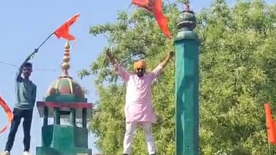 Activists holding saffron flags atop the dargah. (Sourced) Activists holding saffron flags atop the dargah. (Sourced)