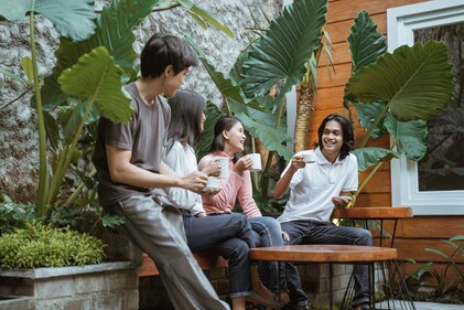 Socialising with friends lighten the emotional load. (Shutterstock) Socialising with friends lighten the emotional load. (Shutterstock)