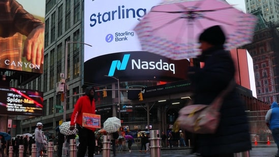 All three major stock indexes dipped again at the opening of the stock market for the third straight day with the Dow Jones dropping over 1000 points and the S & P 500 nearing bear market territory amid U.S. President Donald Trump's sweeping new tariffs and other countries' retaliations. (Getty Images via AFP)
